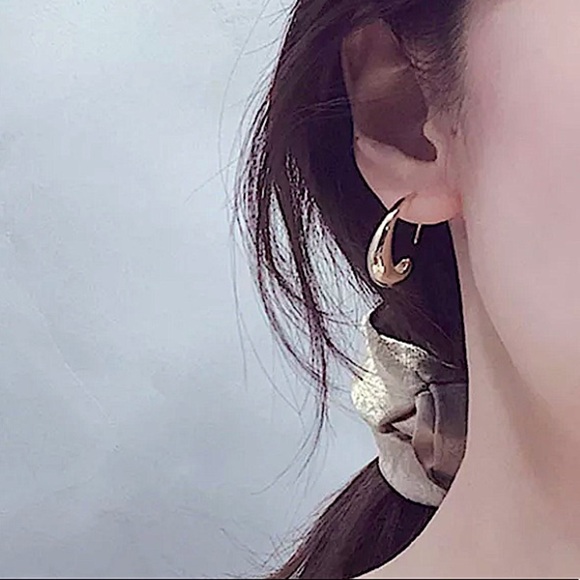 STERLING SILVER HOOP MINIMALIST EARRINGS - Picture 3 of 9